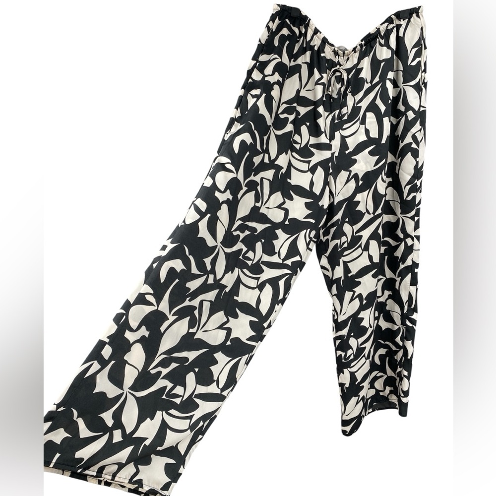 Black Tape Women’s Wide Leg Floral Pants Size XL Black White Printed Funky Print